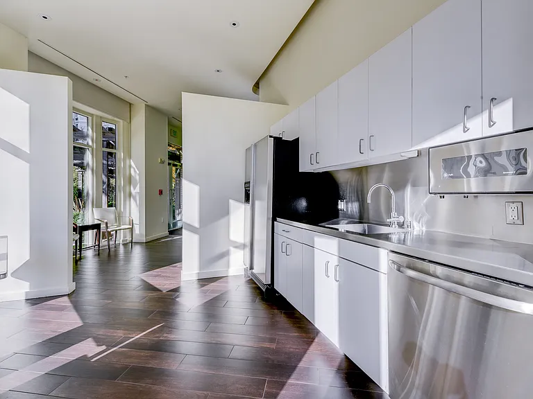 88 King St #110 — Photo 36