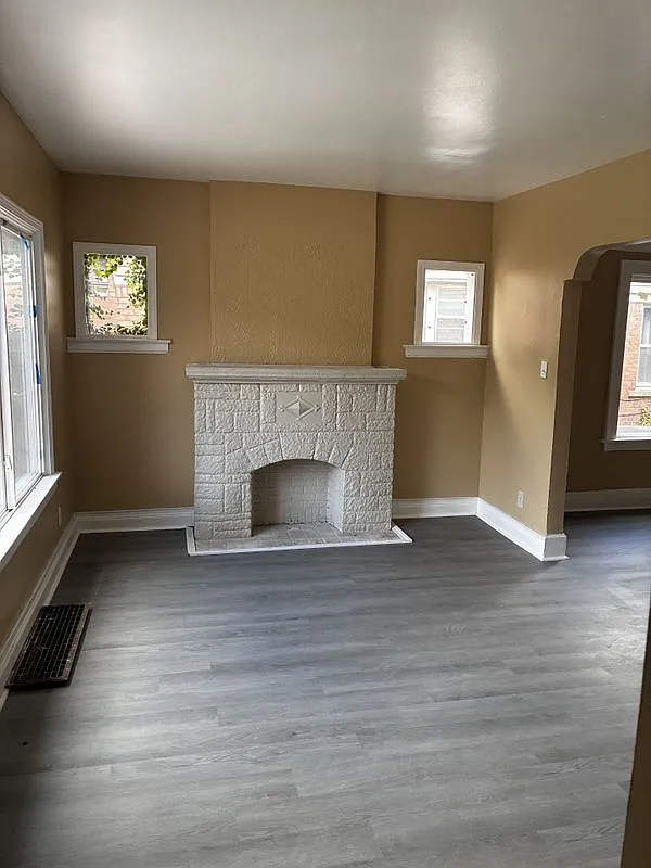 5 bed, 2.0 bath, 1448 sqft, $2,000 — Photo 2