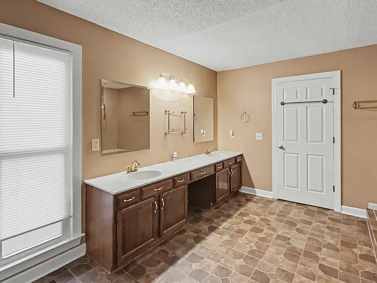 4618 Country Woods Ln — Photo 13