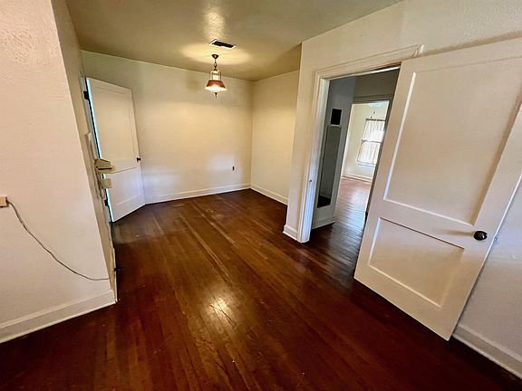 4th image of 330 W Vaughn St