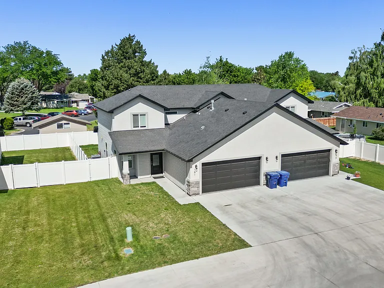 191 Woody Ave — Photo 2