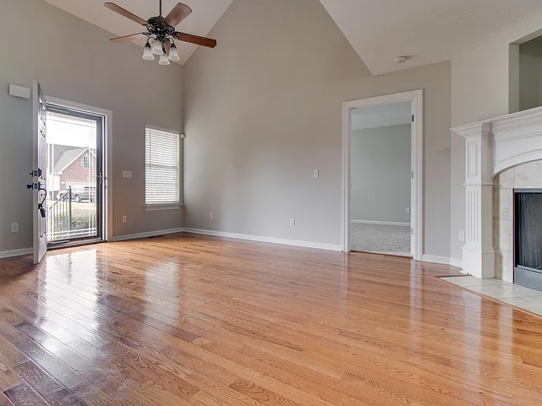 4910 Court Dr — Photo 6