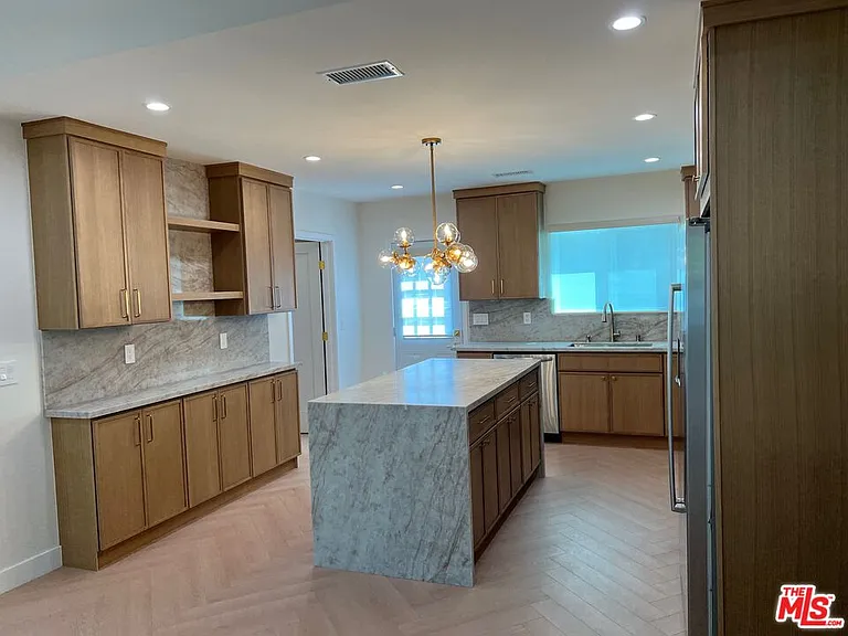 13338 Magnolia Blvd — Photo 14