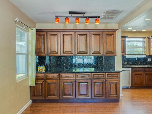 5th image of 1543 W Glenrosa Ave
