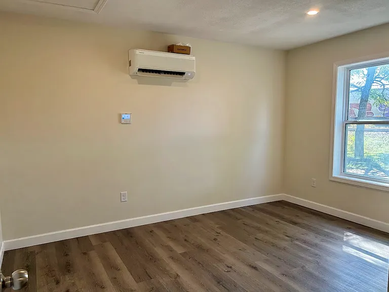 110 Redbud Ln — Photo 10