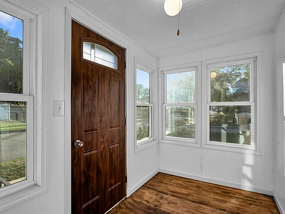 3rd image of 608 5th Ave NW