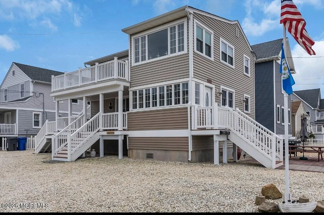 3 bed, 750 sqft, $2,600 — Photo 1