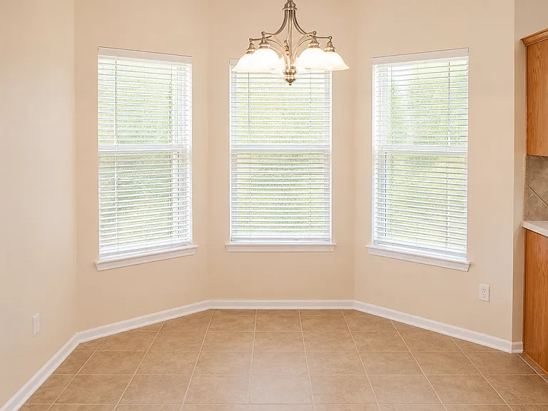 2805 Wisteria Ln — Photo 3