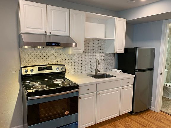 4th image of 2170 Fleetwood Dr