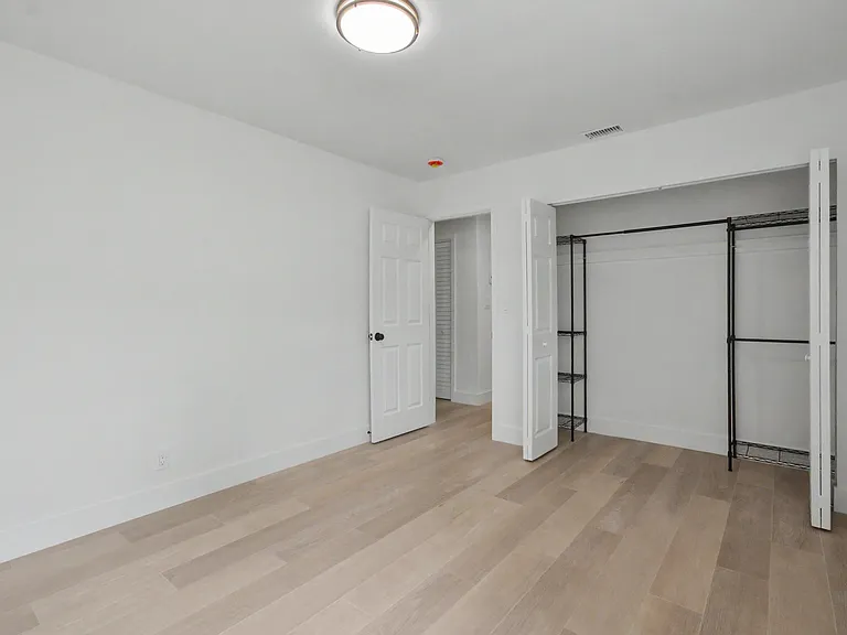 411B NE 57th Ct — Photo 9