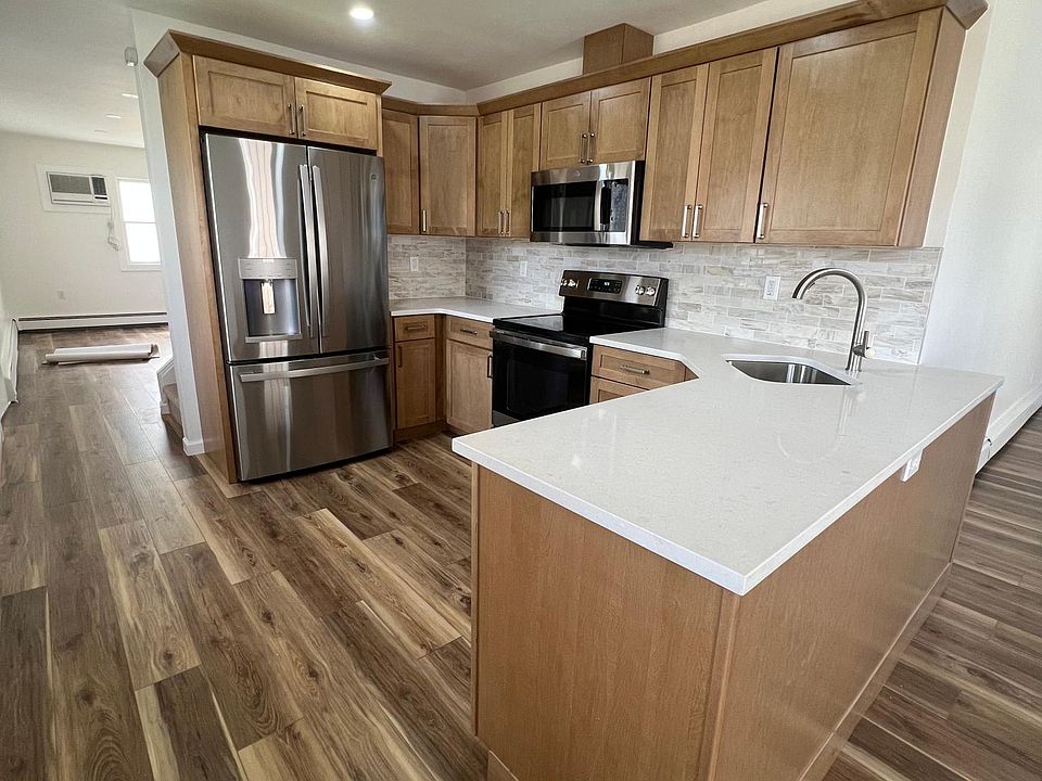 1st image of 68 Crescent Ln