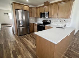 68 Crescent Ln, Levittown, NY 11756