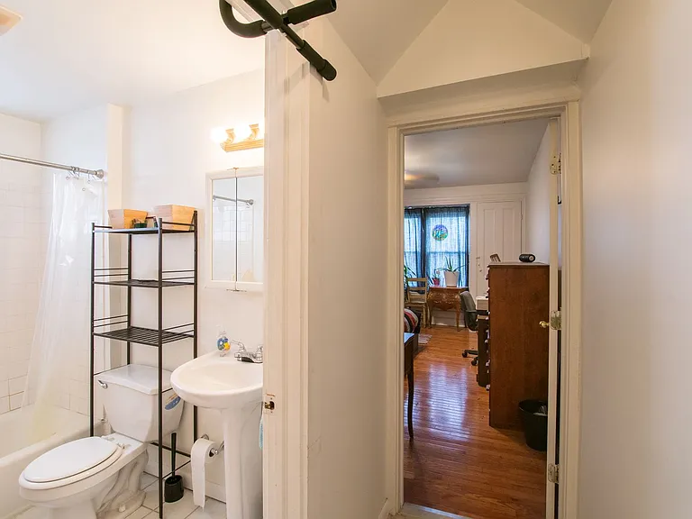 807 N Franklin Street — Photo 6