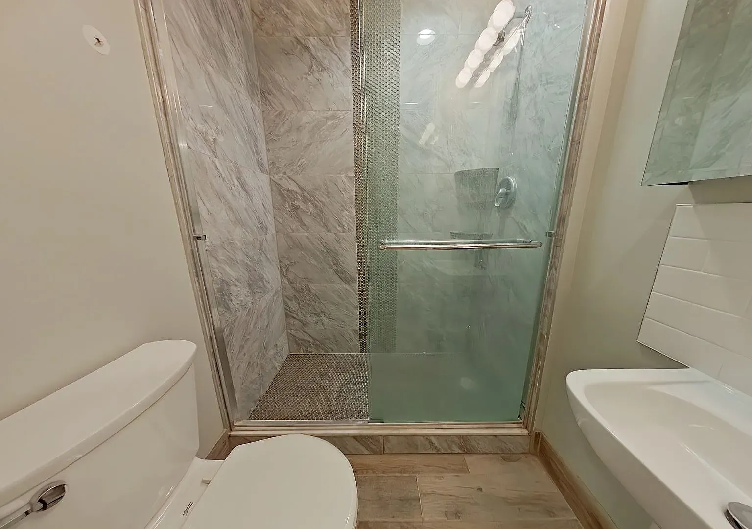 2 bed, 1200 sqft, $2,100 — Photo 2
