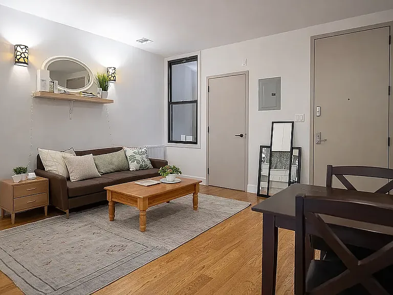 245 Harman St #1R — Photo 2