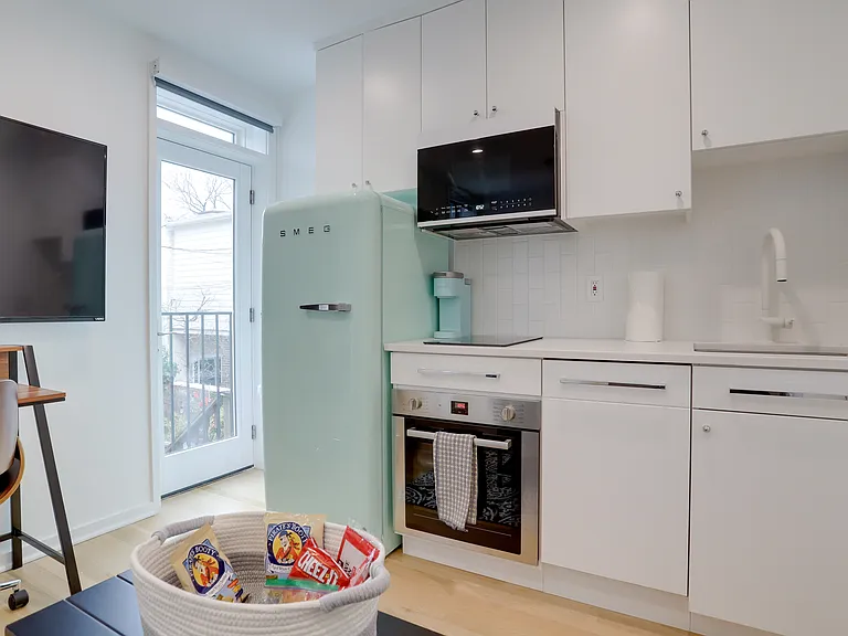 314 10th St SE — Photo 5