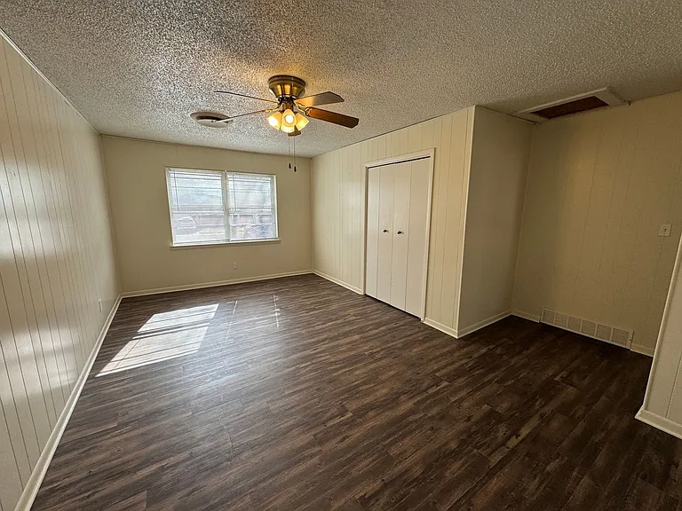 1302 S 23rd St — Photo 21
