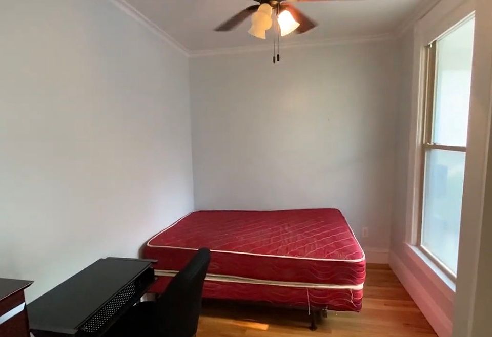 1st image of 922 S State St APT 1