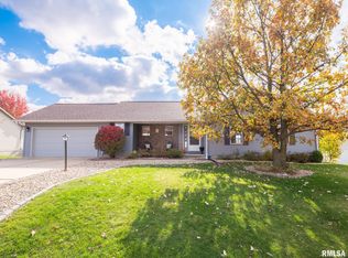 205 Bittersweet Ave, Metamora, IL 61548