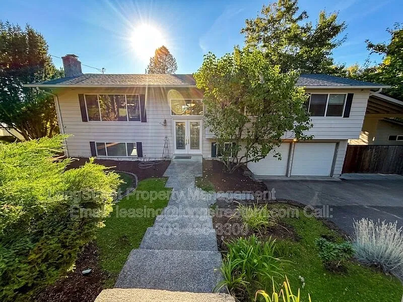 4 bed, 3.0 bath, 2754 sqft, $2,995 — Photo 1