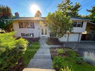 869 Meadowlawn Dr SE, Salem, OR 97317