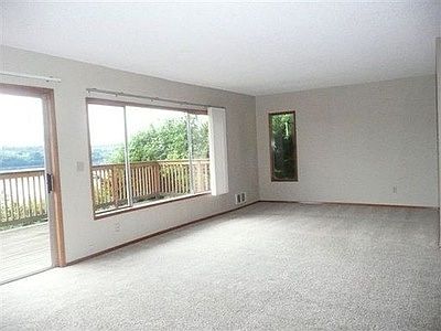 5th image of 2119 14th Ave NW