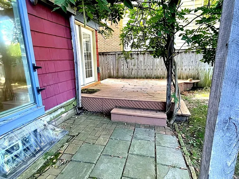 1404 E Park Pl — Photo 23