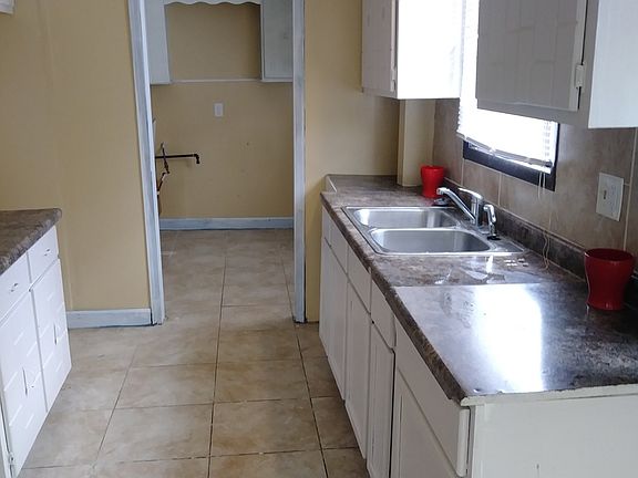 4th image of 700 E Sibley Blvd