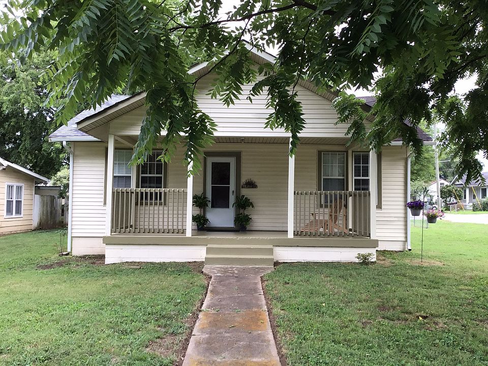 1st image of 226 Raymond St