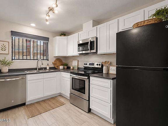 2nd image of 1533 W MISSOURI Avenue #6