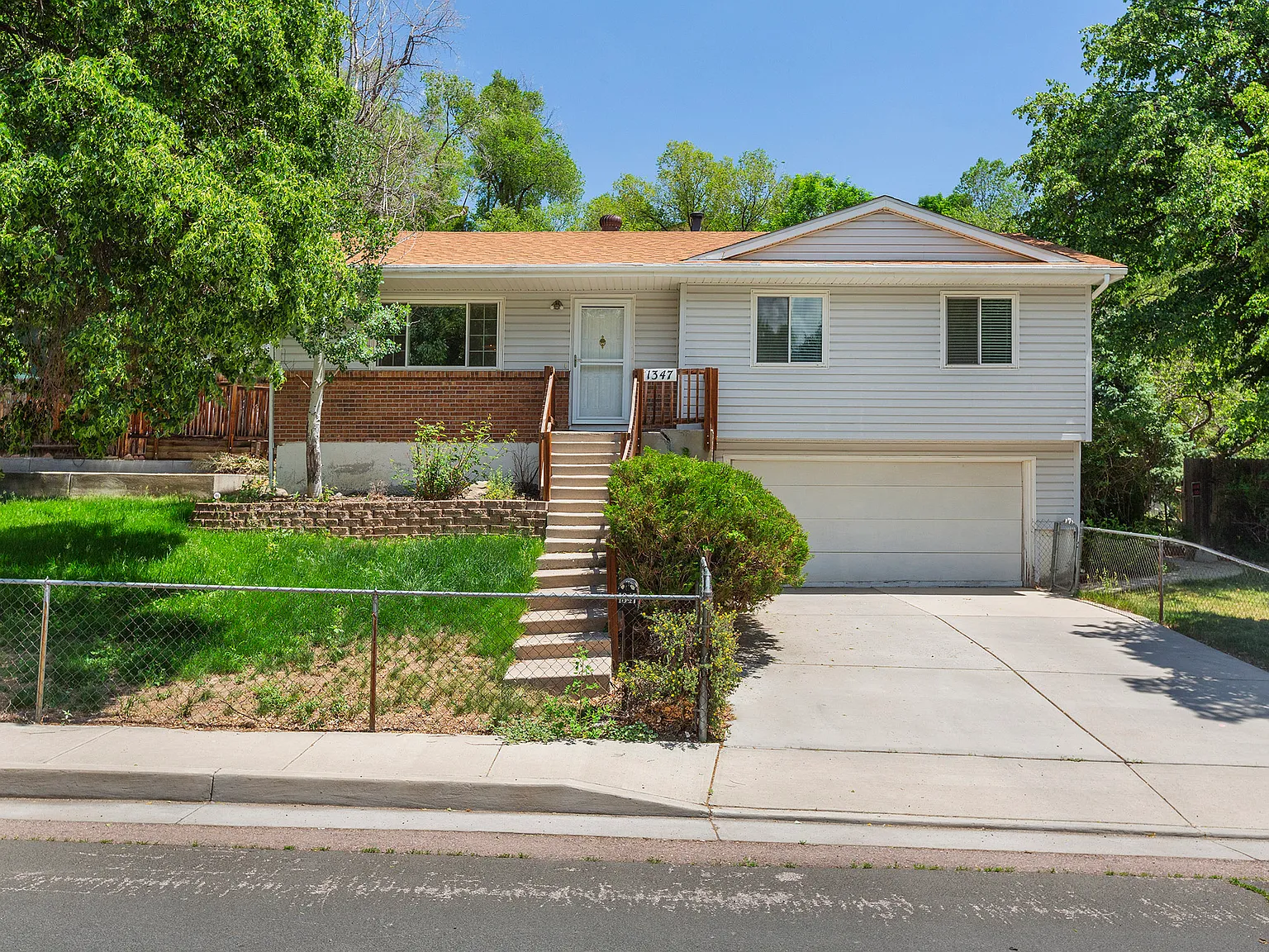 3 bed, 1740 sqft, $2,300 — Photo 2