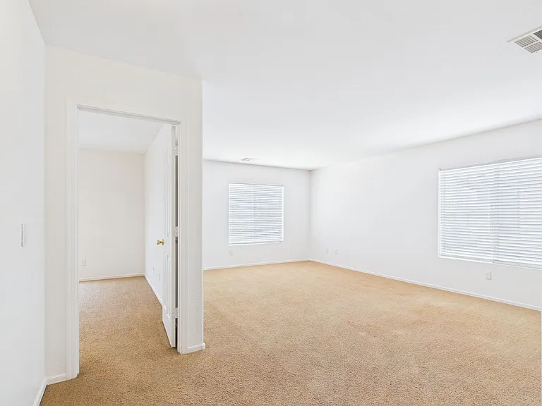 1661 W Harding Ave — Photo 15