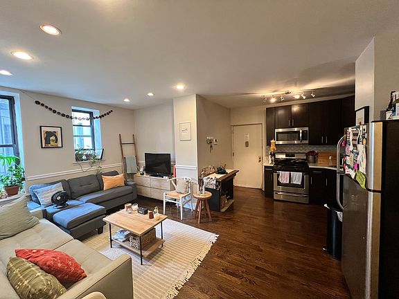 3rd image of 654 Saint Marks Ave APT 1B