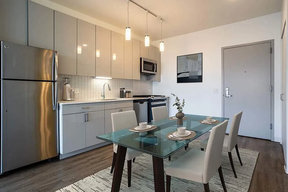 1 bed, 551 sqft, $2,371 — Photo 1