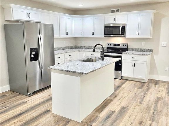 5th image of 105 Woodhurst Ln