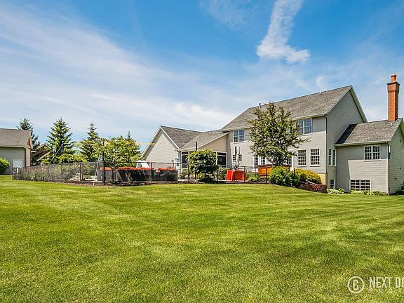 5th image of 2040 Canterbury Ln