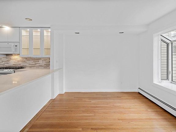 3rd image of 60 Garden St #G