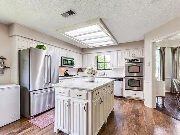 3rd image of 2906 Foxcreek Dr