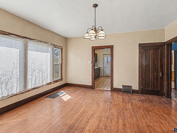 4th image of 307 North St