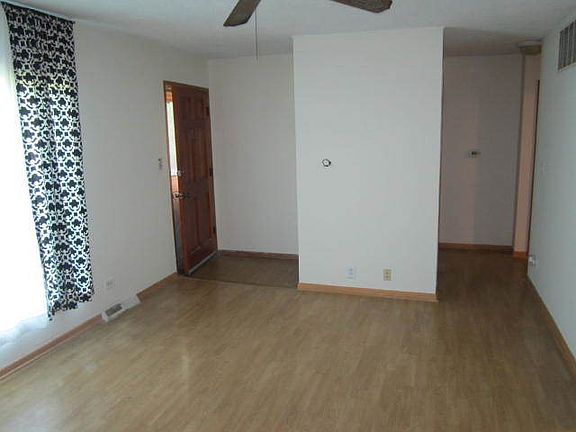 3rd image of 922 Southmoor St