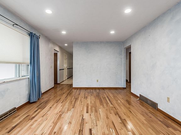 5th image of 1760 Coronet Dr
