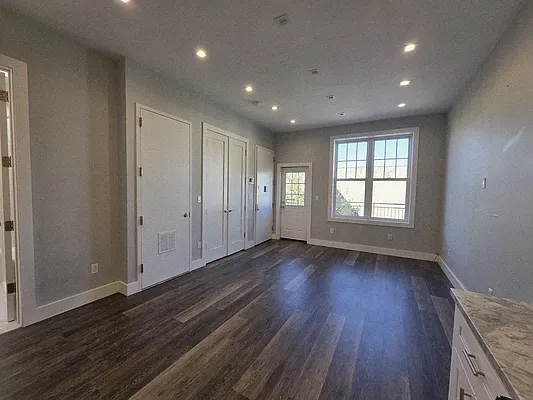 Rented by Voro Purple LLC | media 33