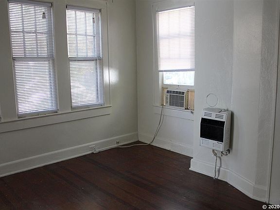 3rd image of 318 NE 2nd Ave APT 1