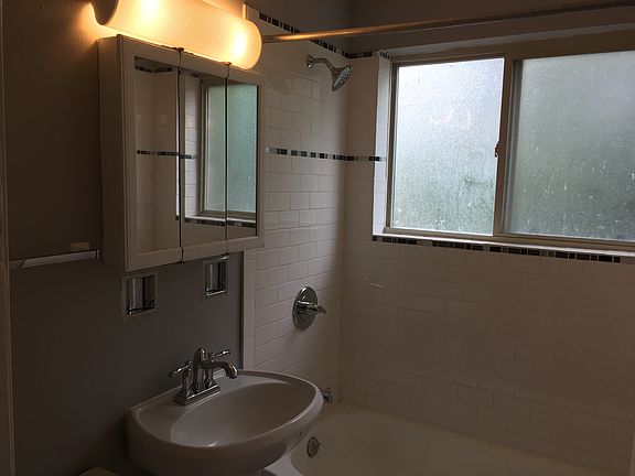 4th image of 9160 S Halsted St APT 2E