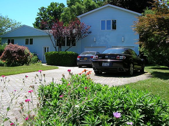 2nd image of 5 Lansing Ln