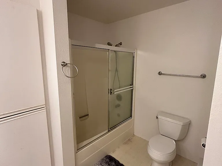 1270 Bellevue Way NE #4 — Photo 5
