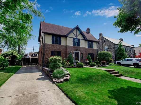 79 Deerhurst Park Blvd, Buffalo, NY 14217