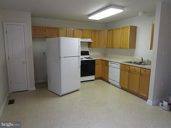 4th image of 208 Hupps Hill Ct