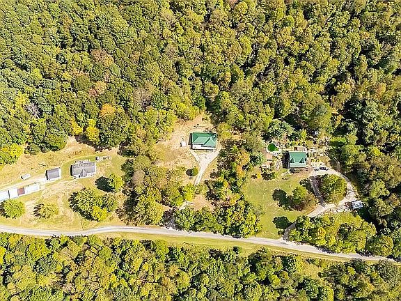 3rd image of 566 Pettit Rd