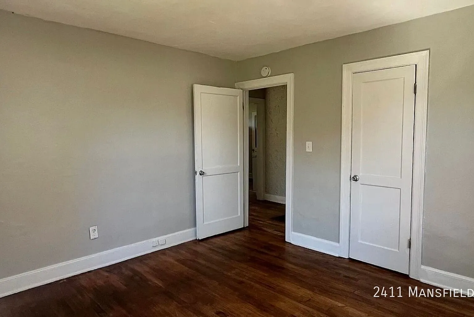 Charming 2-Bedroom Home with Hardwood Floors & Backyard — Photo 2